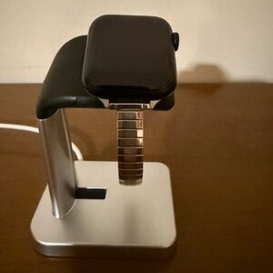 NEW Expandable Apple Watchband - Stainless Steel / 11mm wide